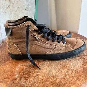 9.5 men’s women’s 11 could def fit women’s 10.5